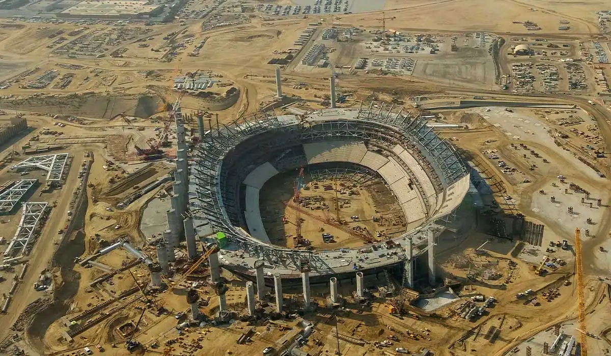 بناء ملعب بسعة 10000 مقعد